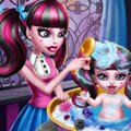 Monster Baby Wash Games : Draculaura is getting her daughter ready for an am ...